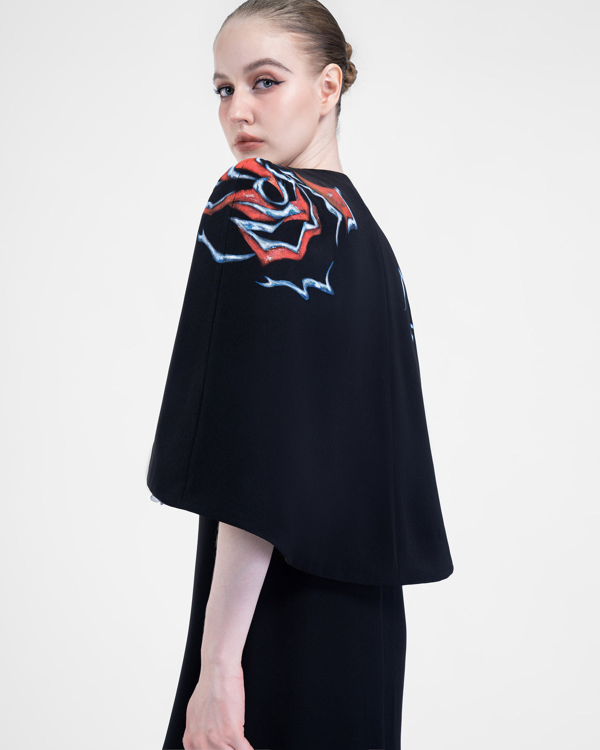 Sự Phản Chiếu - Áo Choàng Cape Đen