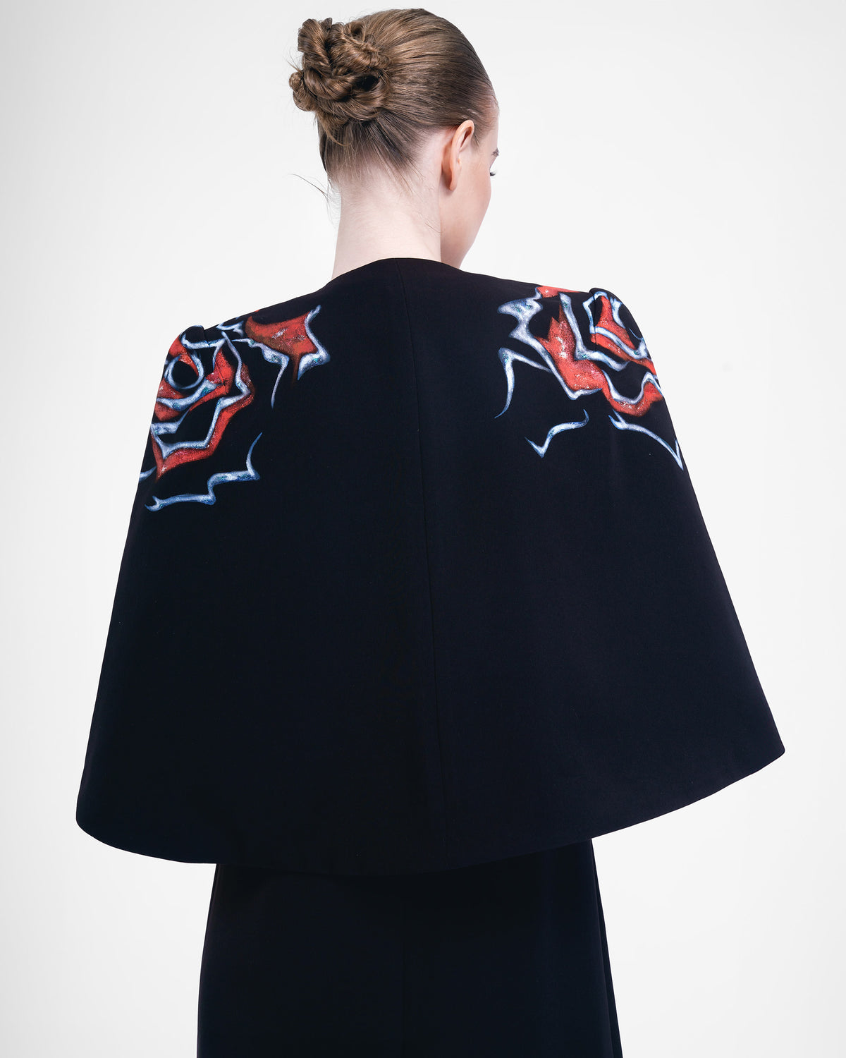 Sự Phản Chiếu - Áo Choàng Cape Đen