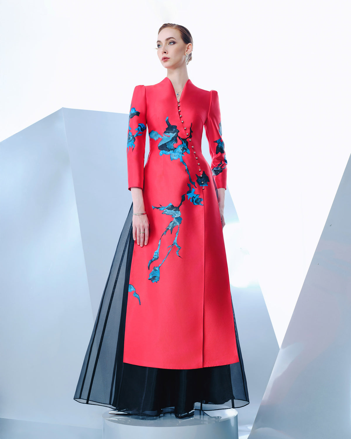Fiery Elegance - Áo Dài Đương Đại Bất Đối Xứng