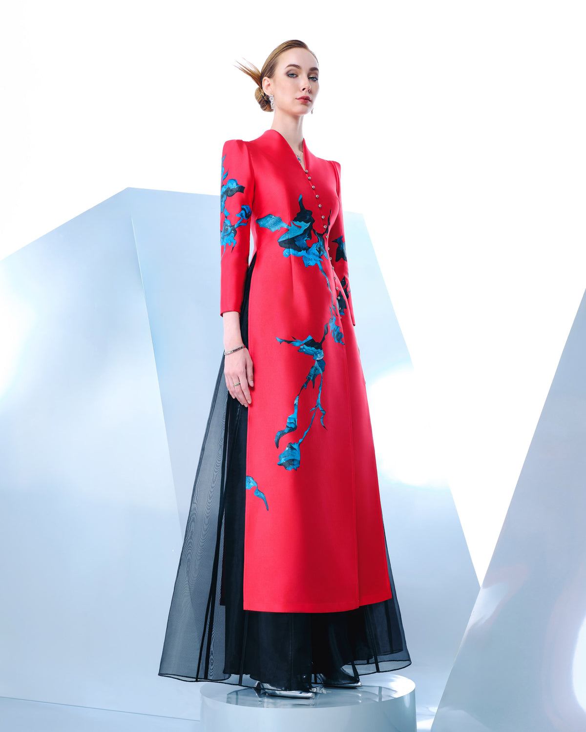 Fiery Elegance - Áo Dài Đương Đại Bất Đối Xứng