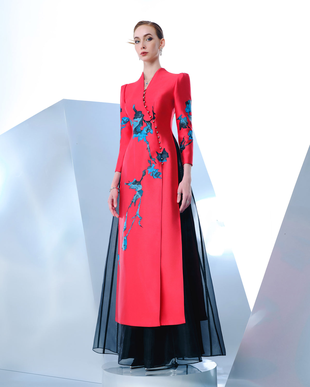 Fiery Elegance - Áo Dài Đương Đại Bất Đối Xứng