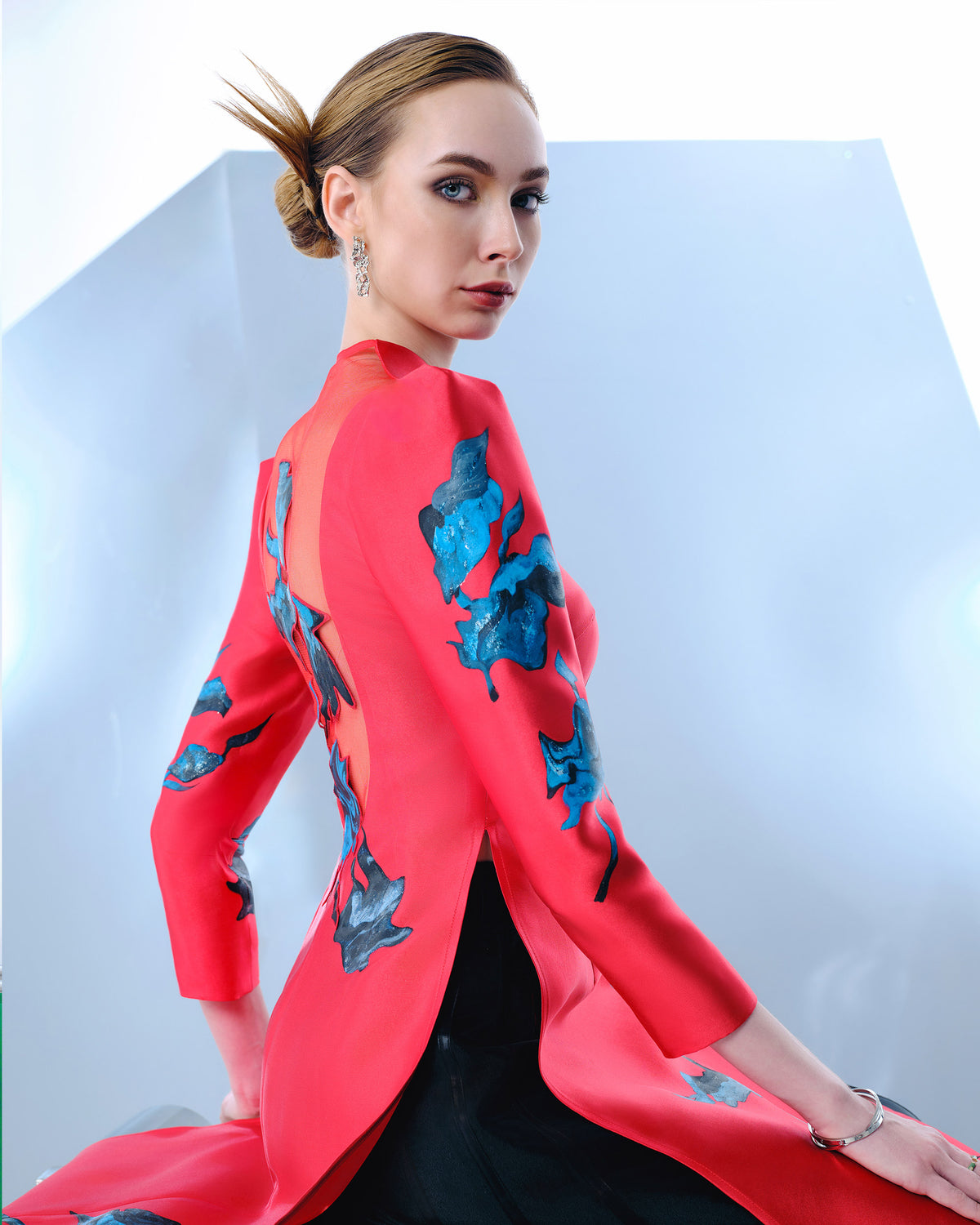 Fiery Elegance - Áo Dài Đương Đại Bất Đối Xứng
