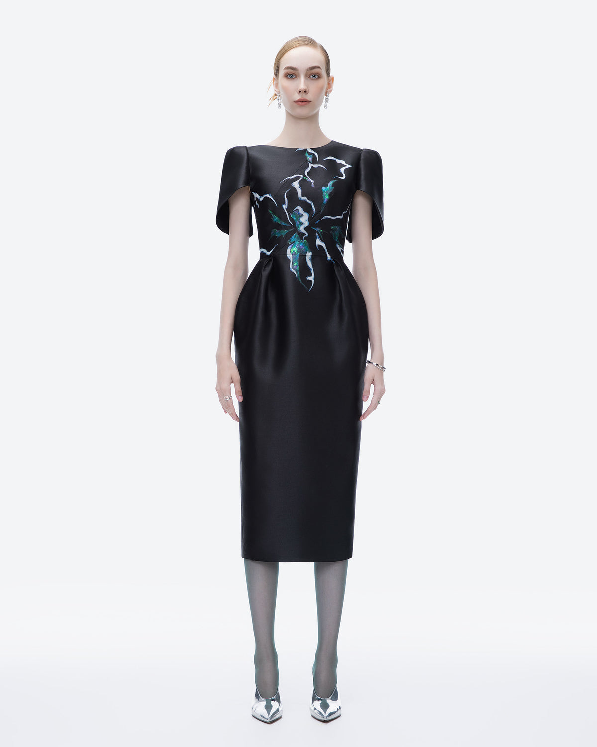 Luminious Secret - Đầm Midi Đen Tay Cape