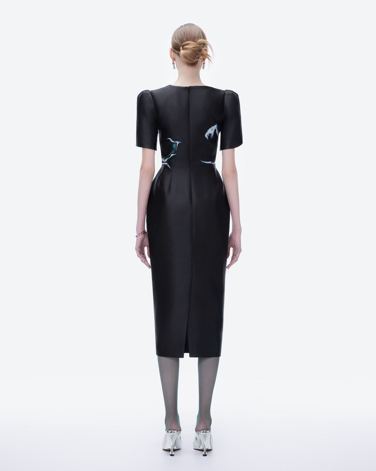 Luminious Secret - Đầm Midi Đen Tay Cape