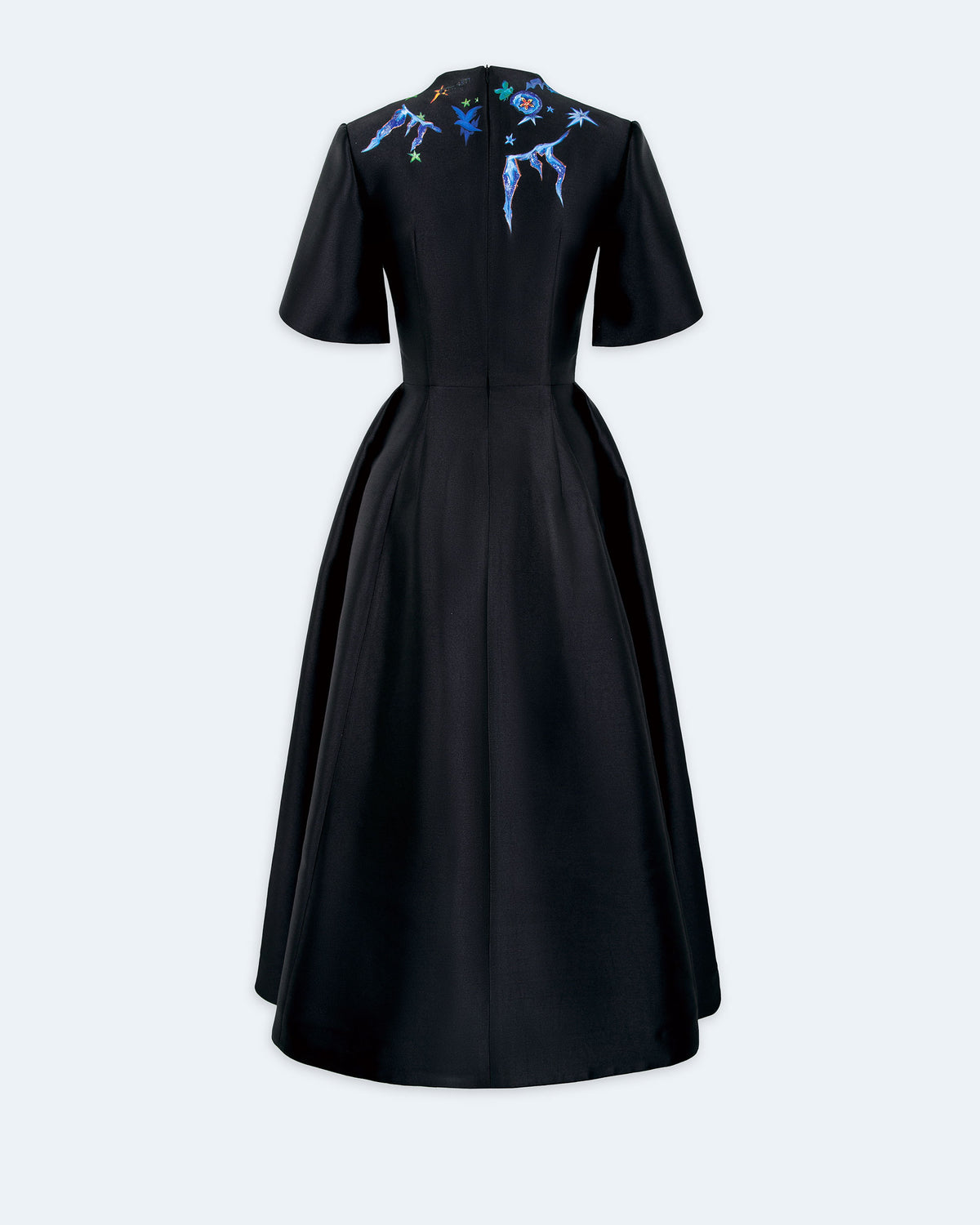 Đôi Mắt Vũ Trụ - Đầm Midi Đen Tay Cape