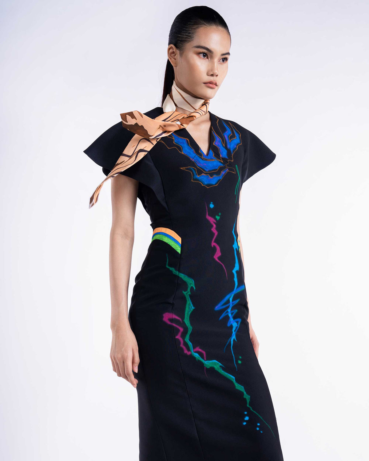 Sự Thu Hút - Đầm Midi Đen