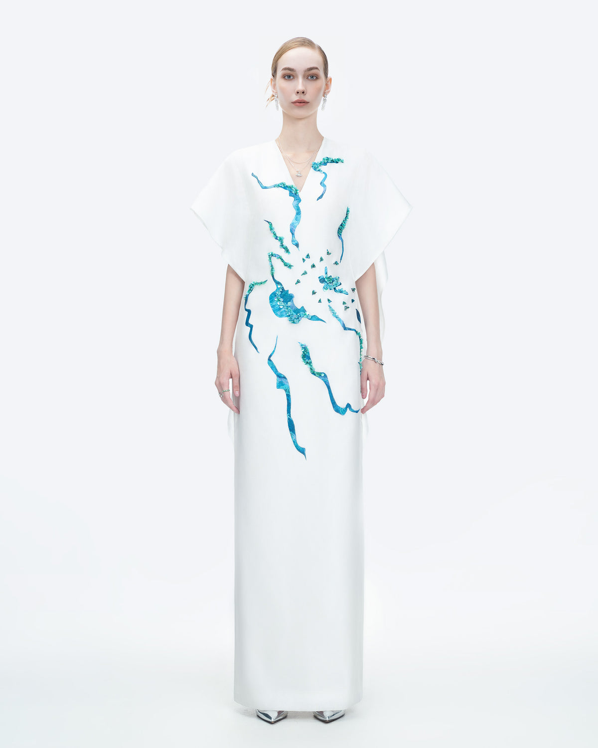 Himalayan White Poppy - Đầm Maxi Tay Cape