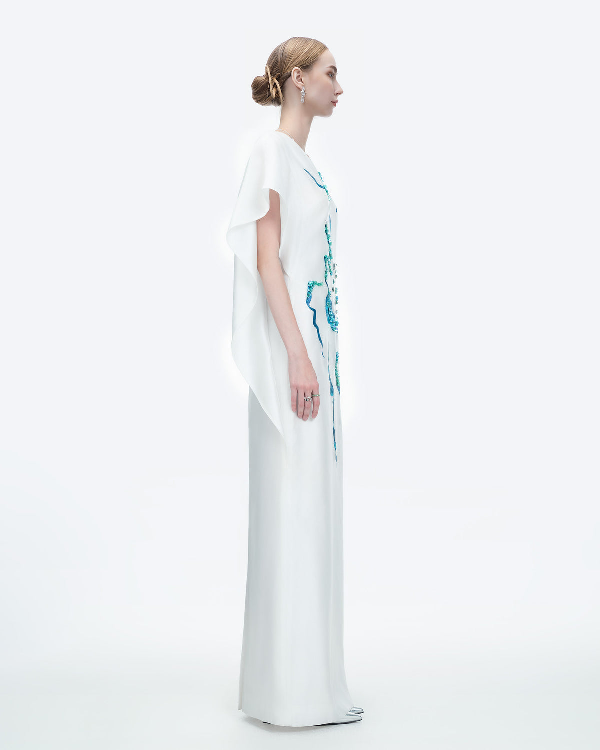 Himalayan White Poppy - Đầm Maxi Tay Cape