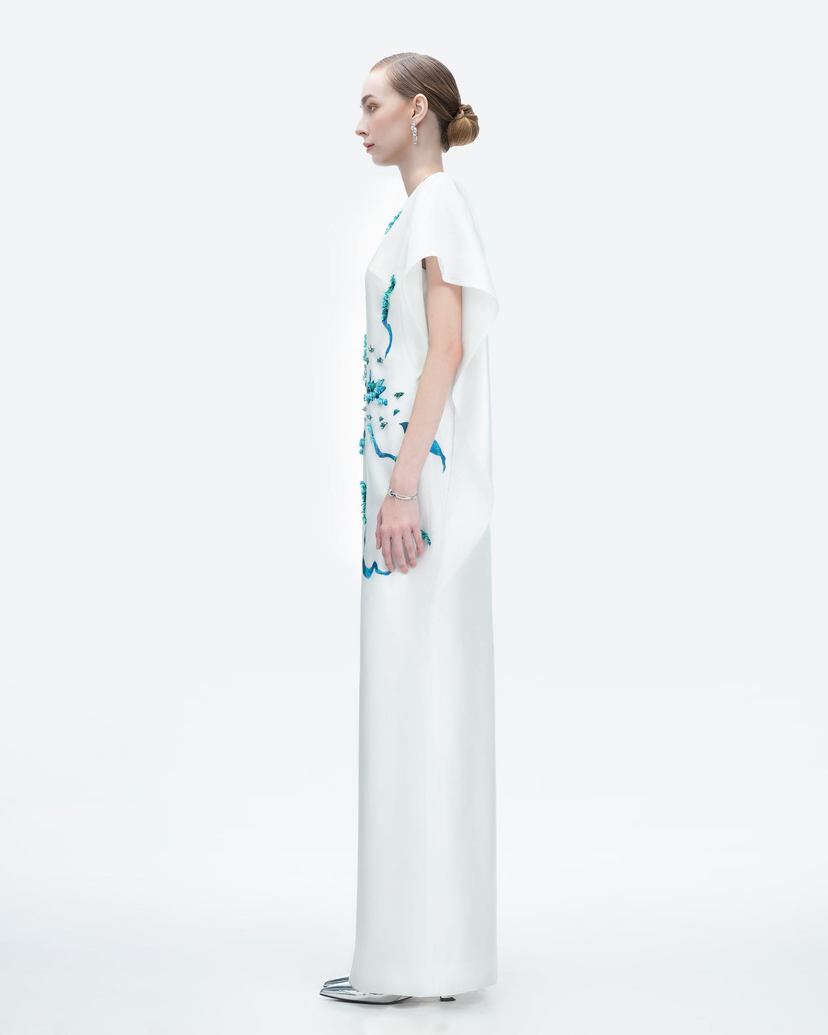 Himalayan White Poppy - Đầm Maxi Tay Cape