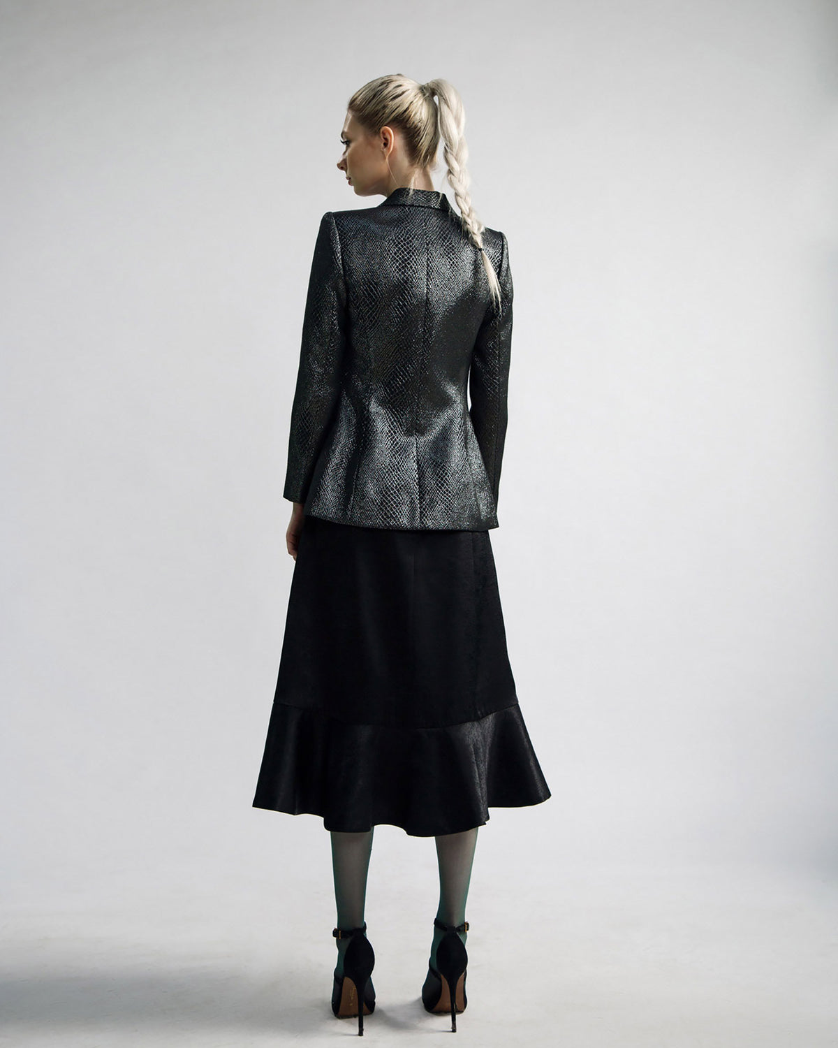 Sculpted Edge – Tailored Power Blazer