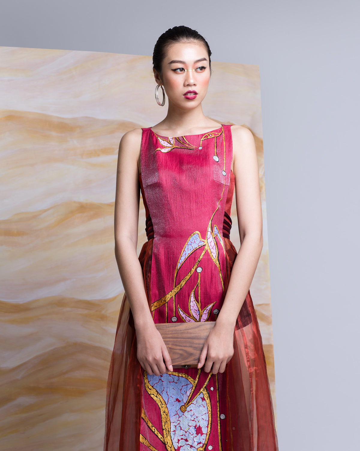 Đầm dạ hội họa tiết vẽ tay chủ đề Siêu thực Hoa