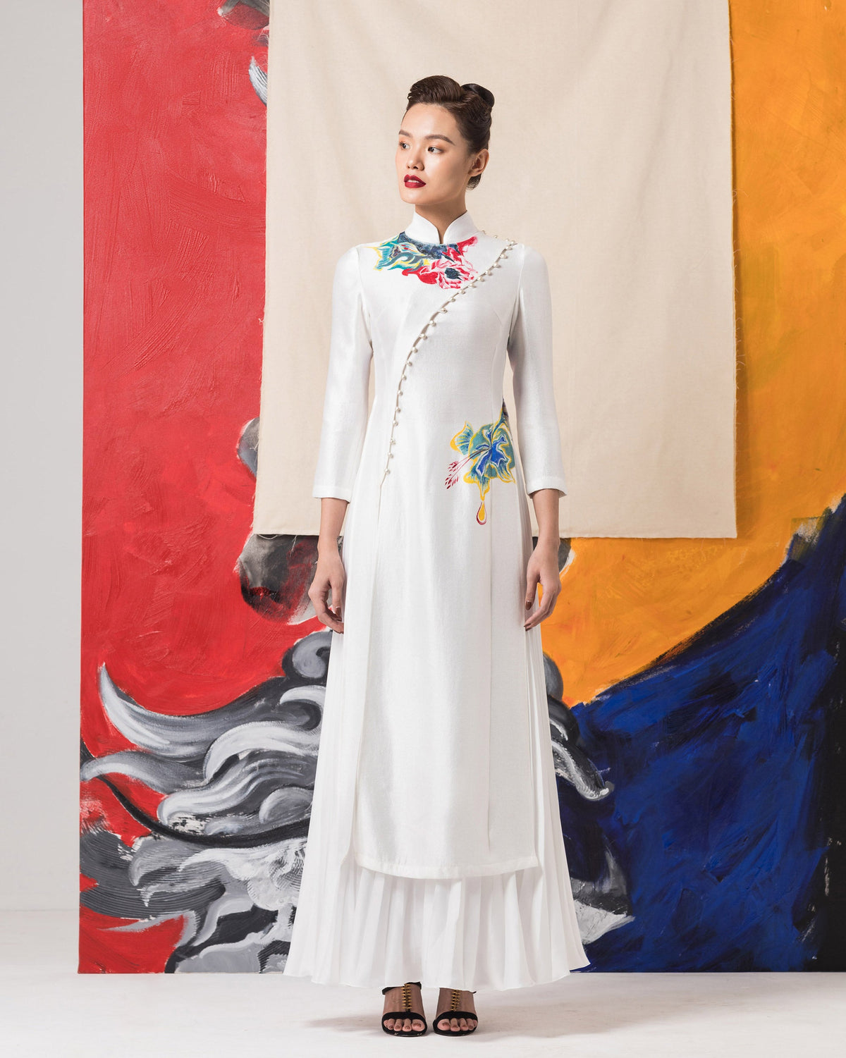 TinyInk-LN19-white-hand-painted-floral-contemporary-aodai