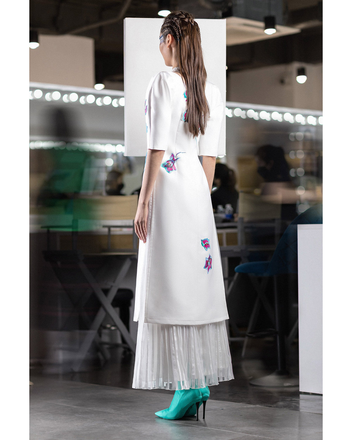 TinyInk-LN21-White-hand-painted-floral-voluminous-sleeve-aodai