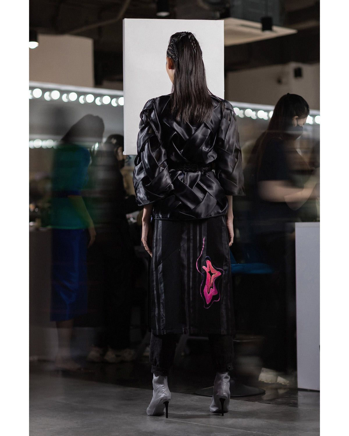TinyInk-LN21-black-hand-pianted-abstract-sleeveless-aodai