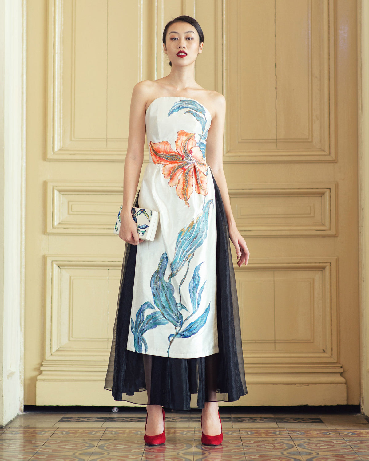 TinyInk-Summer16-white-hand-painted-lily-straight-across-contemporary-aodai