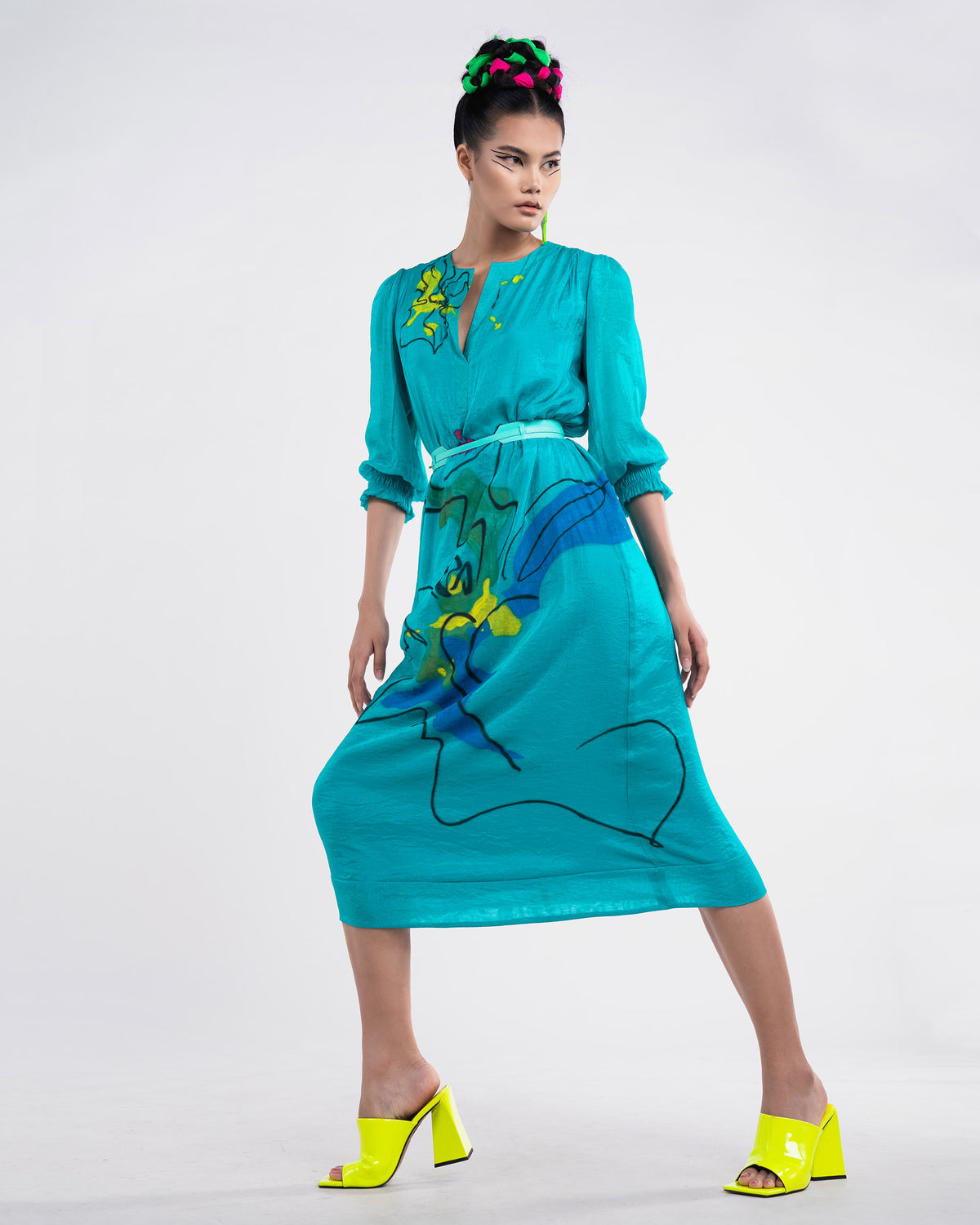 Striking Turquoise Flower - Shirred Cuff Sleeves Midi Shift Dress