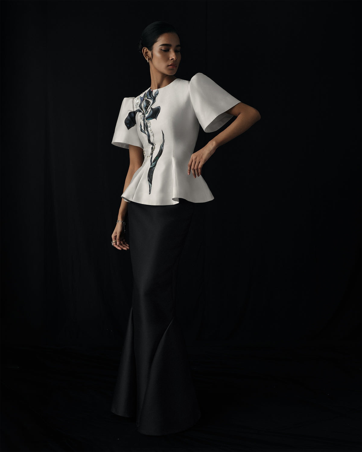 Swing – Voluminous White Peplum Top