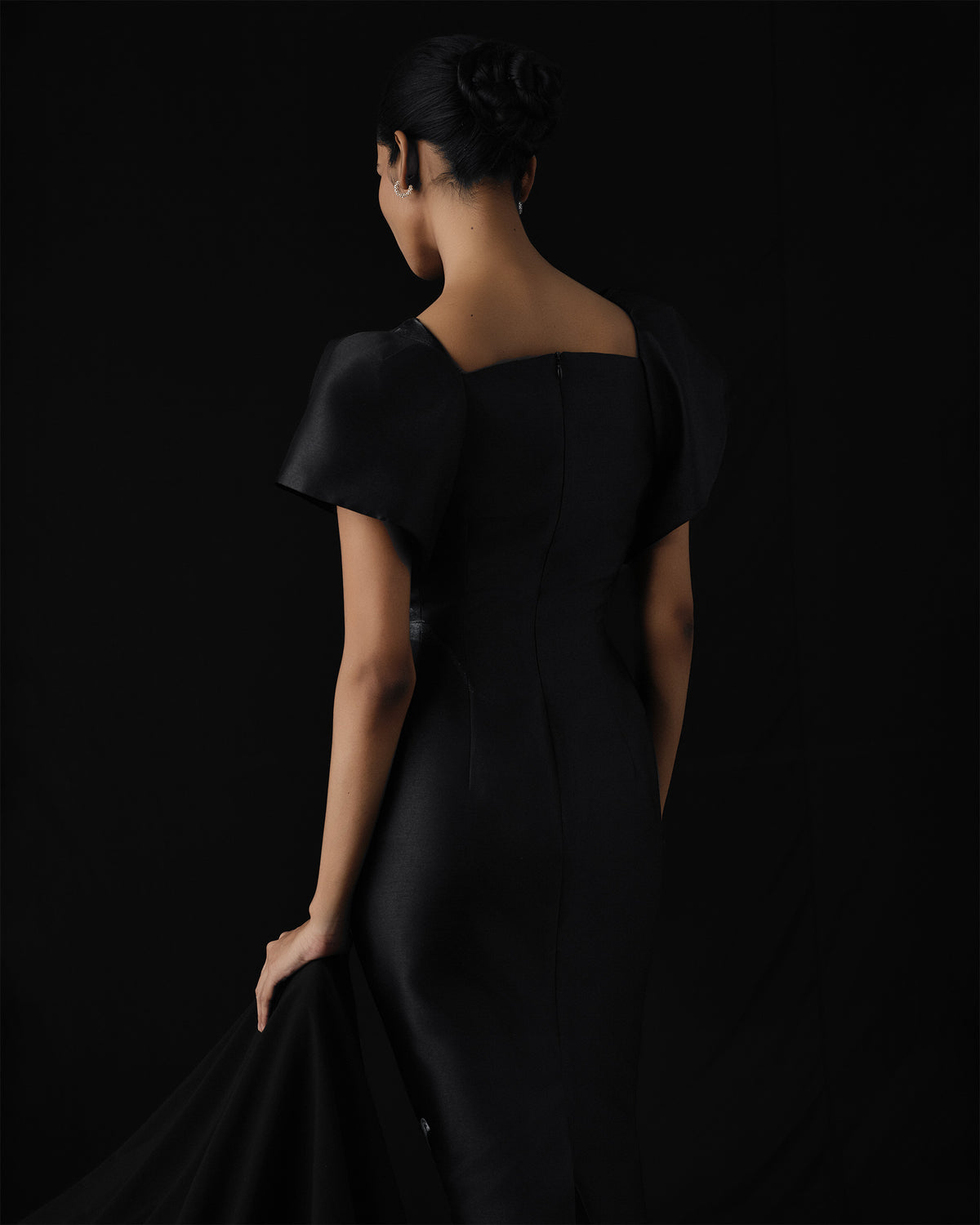 The Twist – Orchid Charcoal Black Pegged Midi Dress