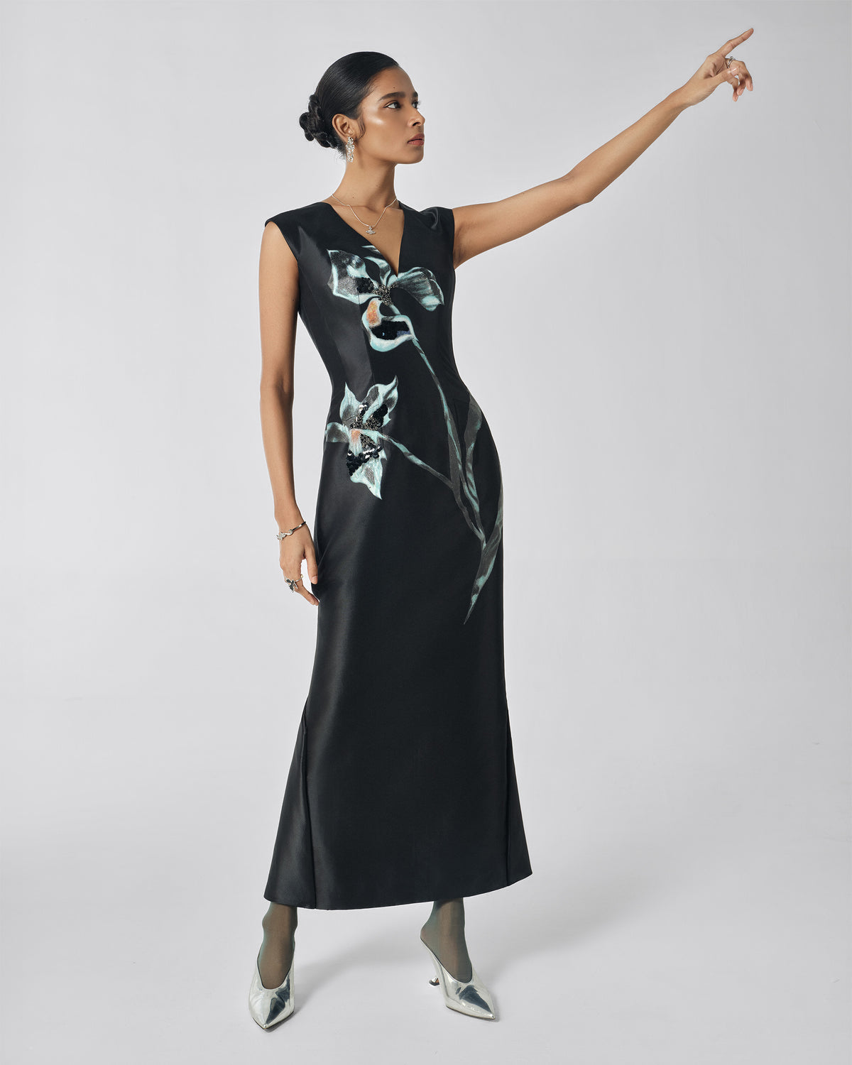 Plateau Light – Iris Black Mermaid Midi Dress