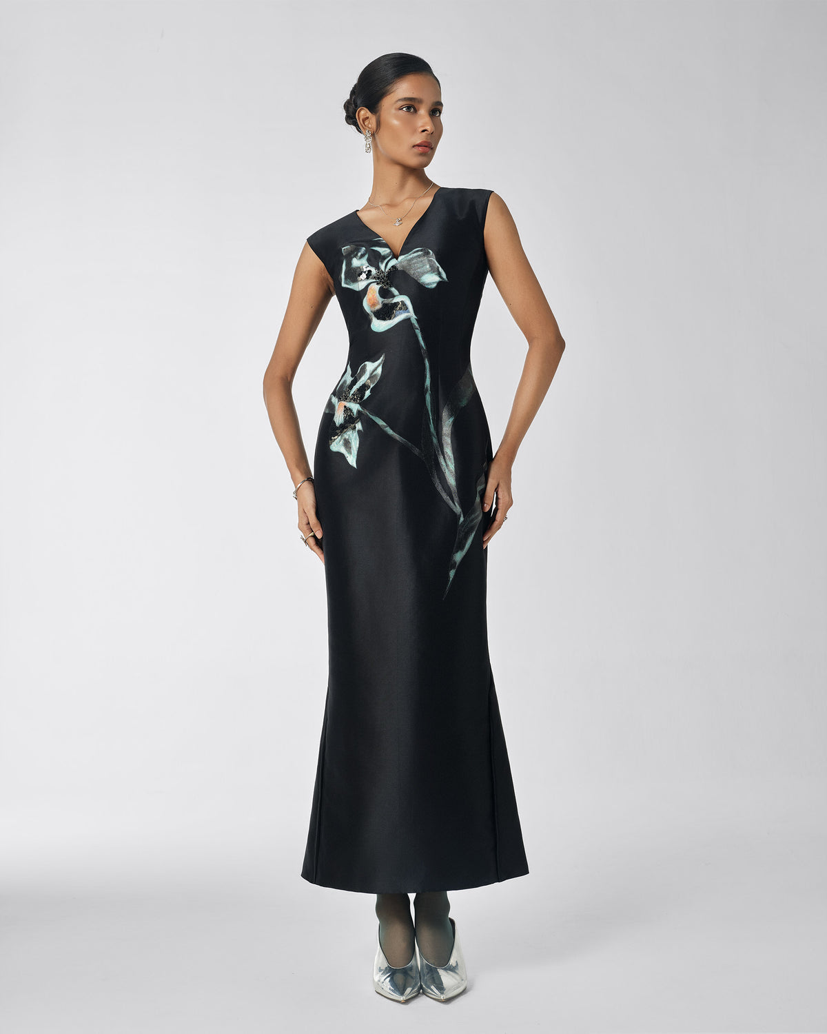 Plateau Light – Iris Black Mermaid Midi Dress