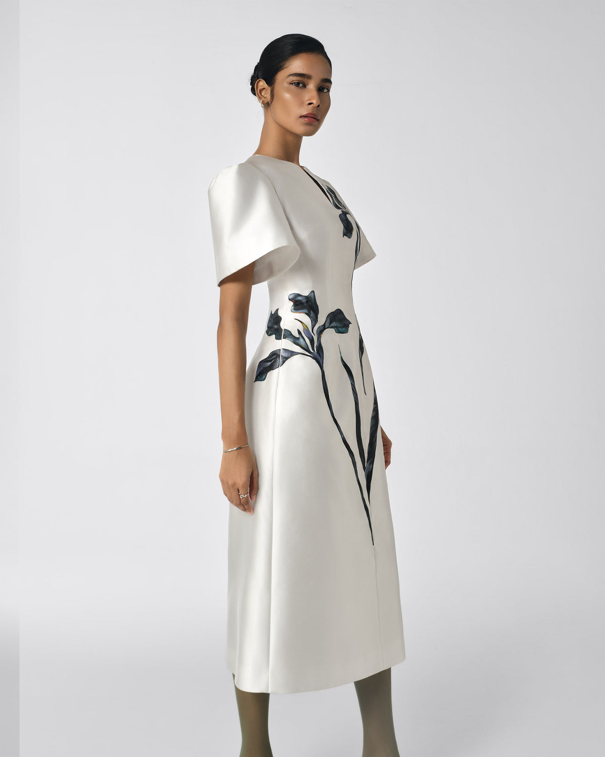 Conversation – Voluminous A-line Midi Dress
