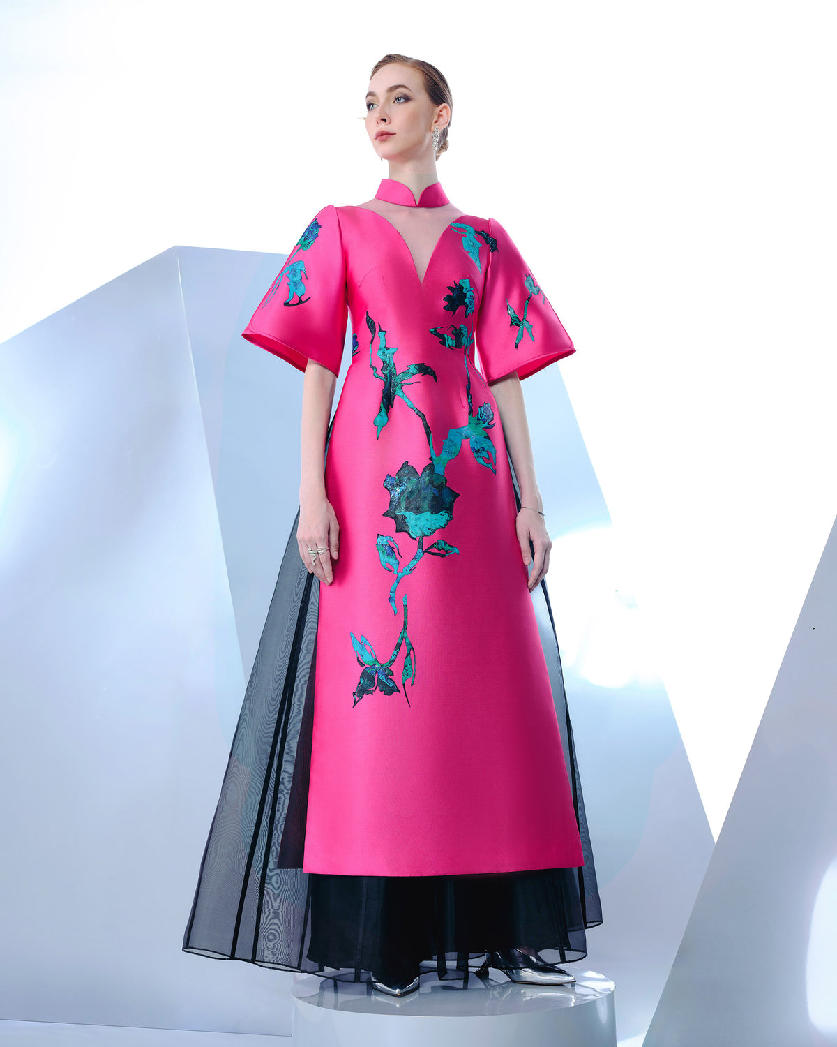 Celestial Vanguard – A Bold Vision of Modern Elegance Ao Dai