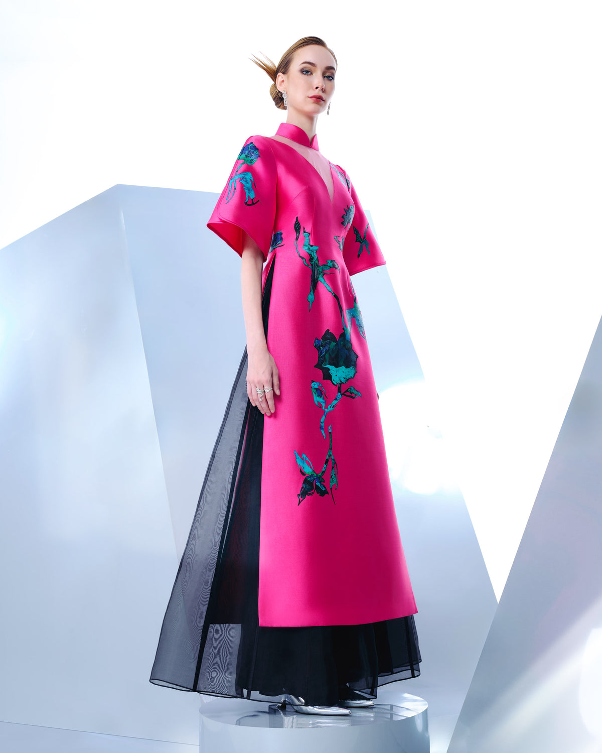 Celestial Vanguard – A Bold Vision of Modern Elegance Ao Dai