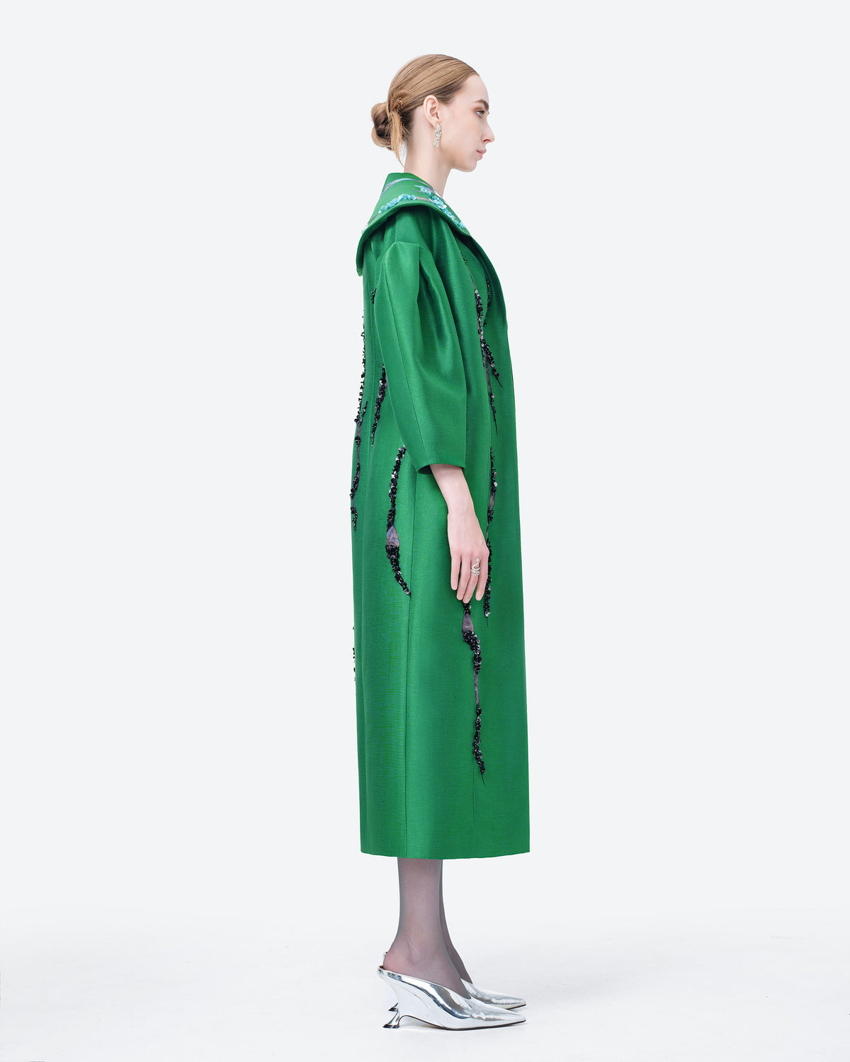 Unfolding Dream – Sculptural Collar Statement Coat