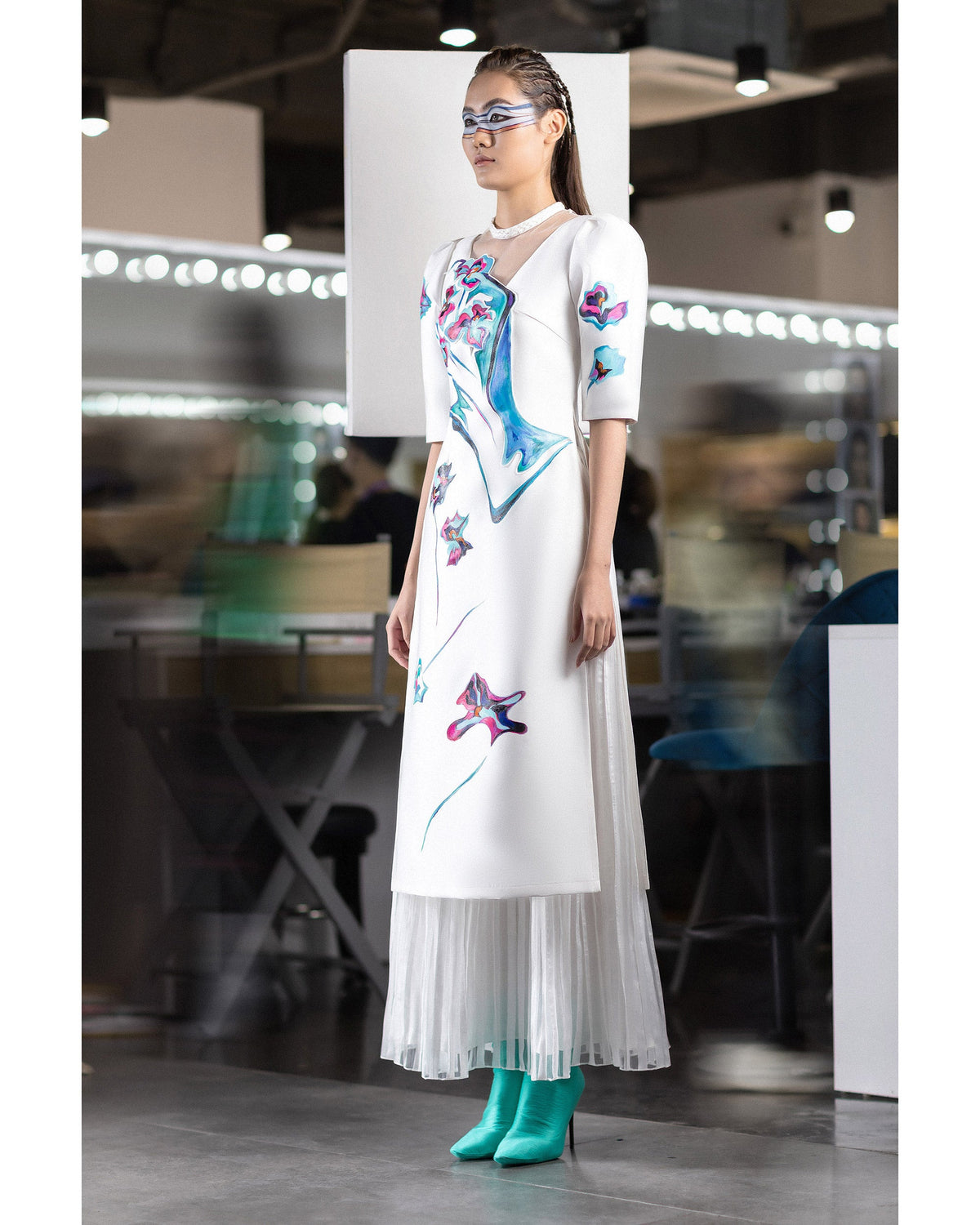 TinyInk-LN21-White-hand-painted-floral-voluminous-sleeve-aodai