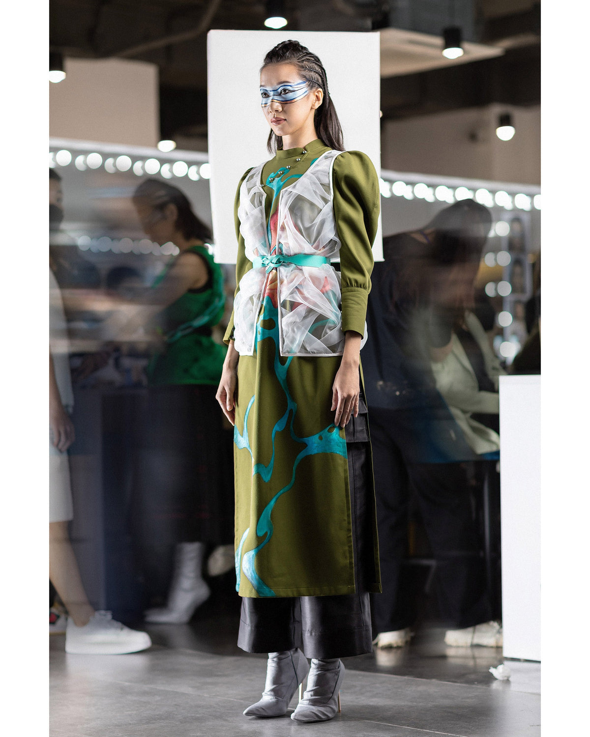 TinyInk-LN21-green-hand-painted-flower-contemporary-aodai
